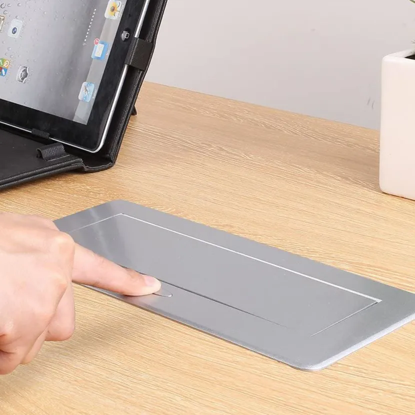 Slika proizvoda: UTIČNICA UGRADNA SOFT 2*KONEKTOR, 2*USB 1.5M ALU GTV LED AE-PBSUC2GS-53